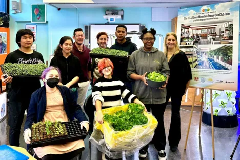 US (NY): Partnership previews new hydroponic farm at high school
