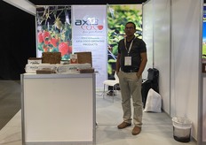 Lolitha Wijekoon displayed Axia Coco substrates, which offer high water-holding capacity and are sustainably sourcing.