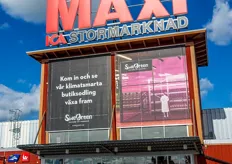 A banner for the in-store farm at ICA MaxiClick on the link below to read the article: https://www.verticalfarmdaily.com/article/9330845/sweden-opening-of-new-in-store-vertical-farm-at-ica-maxi/