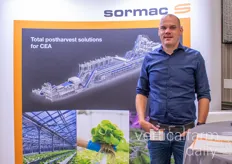 Luuk Rutten with Sormac showcasing their conveyor systems for indoor farmers