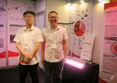 Pozeen LED produces LED fixtures. The company supplies greenhouse, vertical farming and MMJ industries. On the photo are Zhang YuYi and Yin Wenbo.