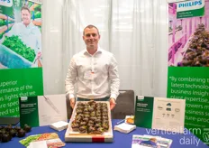 Blake Lange made sure that everyone tasted their chocolate-dipped strawberries freshly cultivated in their Eindhoven GrowWise R&D center. Just kidding, let's not talk about food miles shall we? But, they were delicious! 