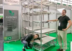 Meanwhile at Avisomo's stand... We believe that Endre Harnes was looking for his waffle iron given the popularity last year? Martin Molenaar brought a different kind of steel to the fair, namely the Avisomo Growth Stations!